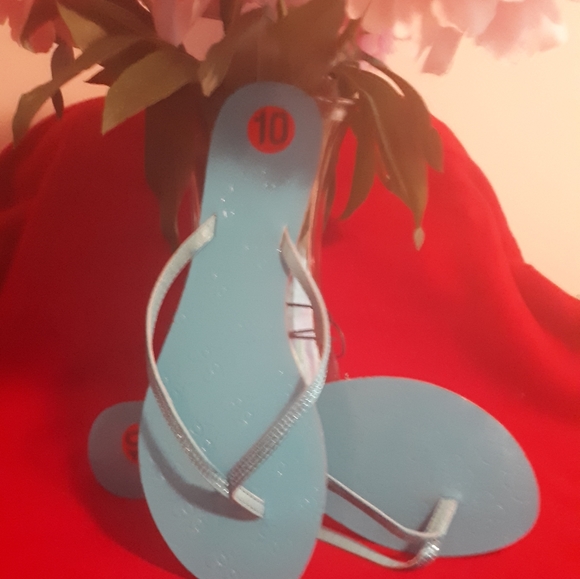 Slippers - Picture 3 of 4